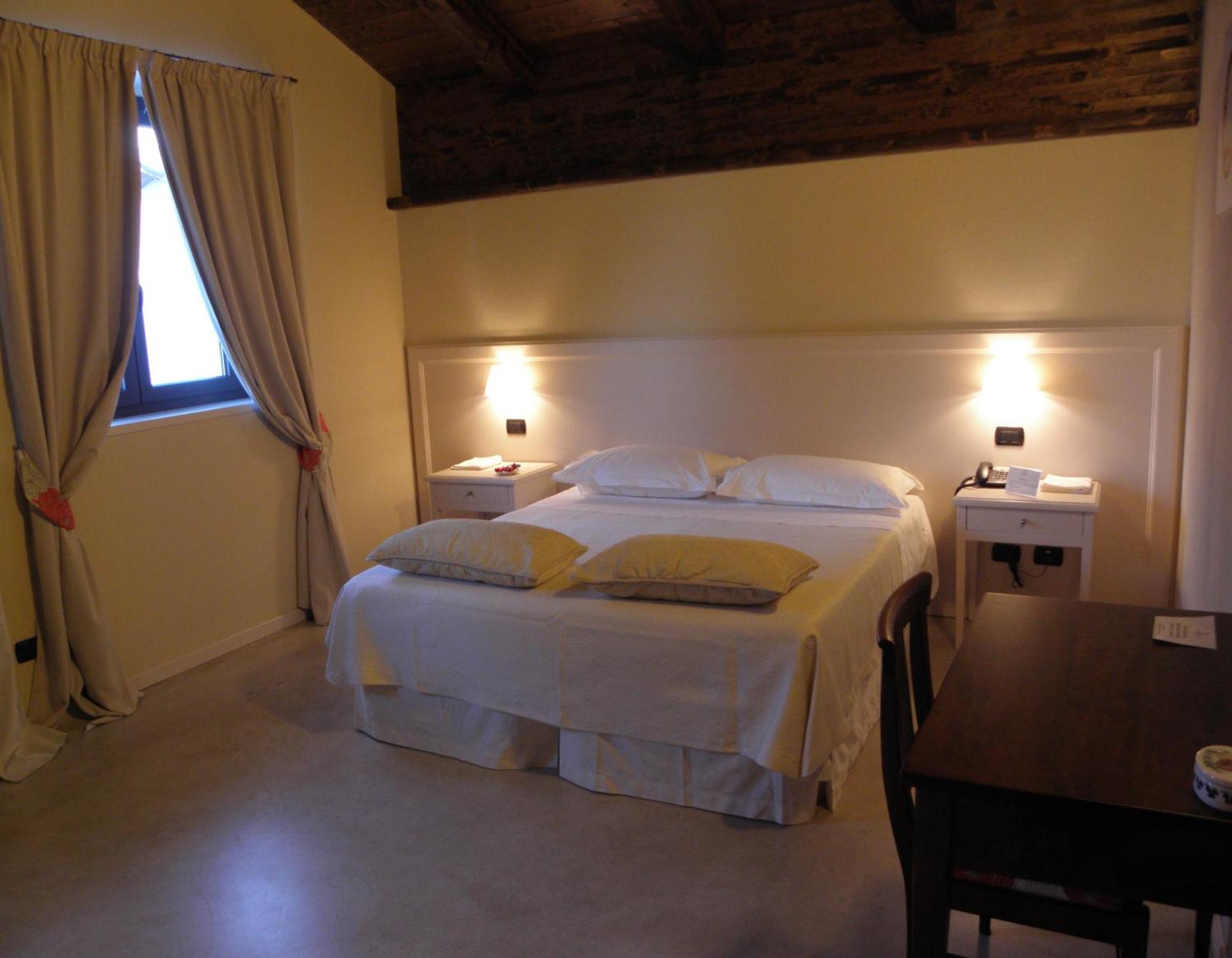 Albergo Della Ceramica Villanova Mondovì Rum bild